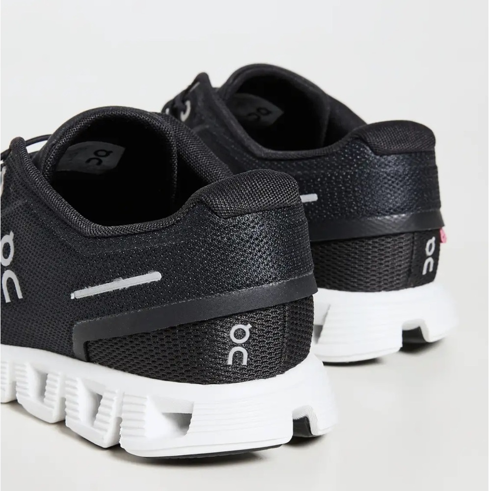 On Cloud 6 Sneakers in Black /white women size 9.5 gently used - Picture 4 of 16